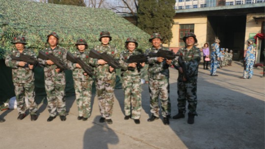 林州“真人CS”扮靚春節假期