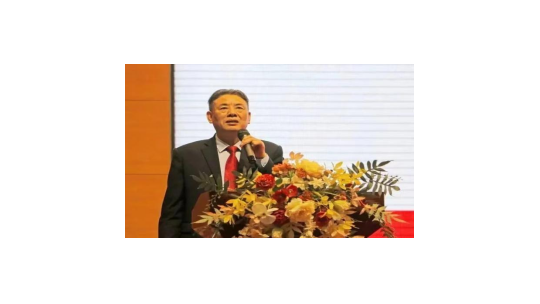 柴時鐘：校長教育思想對學(xué)校的發(fā)展至關(guān)重要