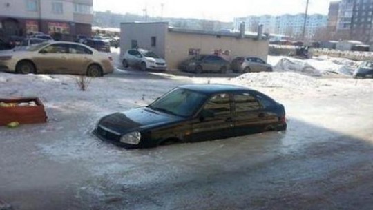 車主將車隨意停放一宿，第2天車就變成這樣？保險(xiǎn)公司都不予賠償