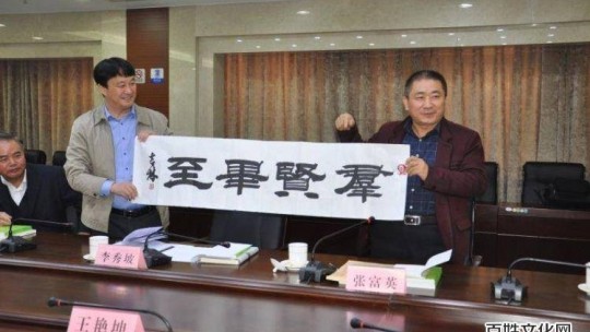 《作家報》總編張富英向家鄉陽信捐贈文學書籍
