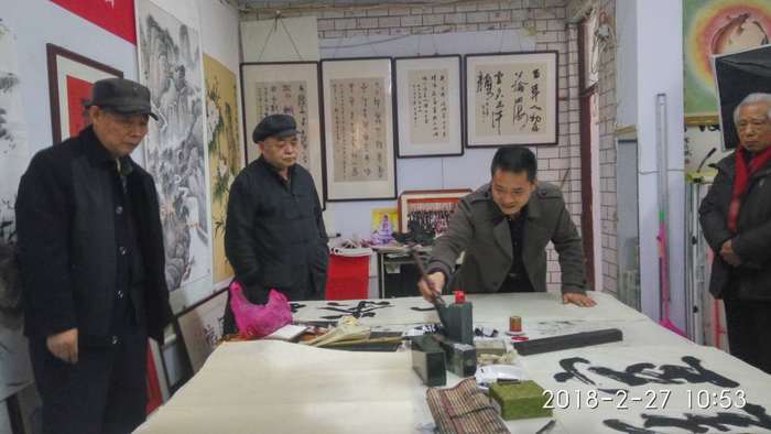 安陽市文聯主席、書協主席李建學、代表書協親切慰問老藝術家