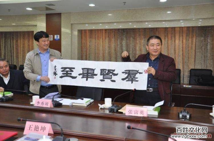 《作家報》總編張富英向家鄉陽信捐贈文學書籍