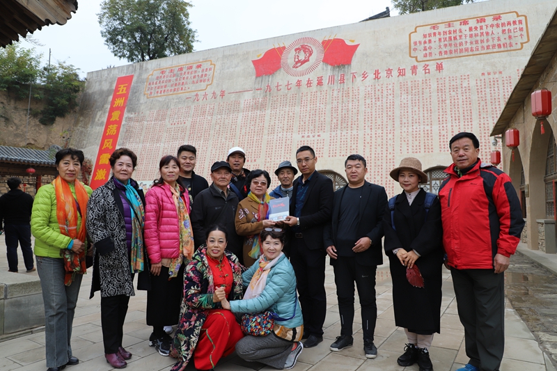 CCTⅤ欄目運營總監劉嘉有，帶隊紅色經典輕騎兵藝術團延安行