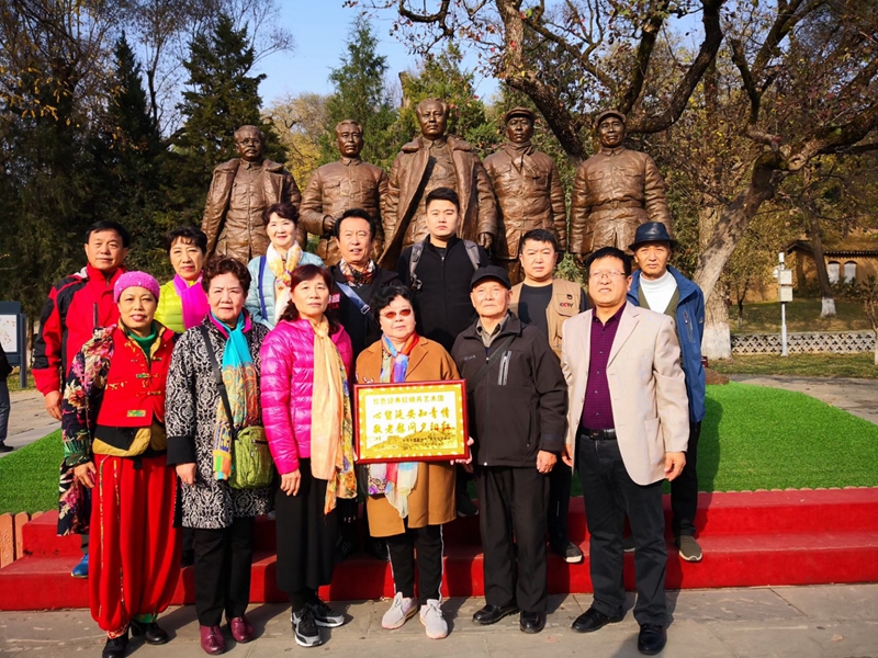 CCTⅤ欄目運營總監劉嘉有，帶隊紅色經典輕騎兵藝術團延安行