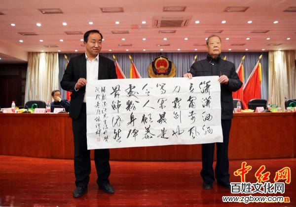 著名軍旅詩人殷德江詩歌創作60年作品研討會在京召開——德性光耀大地昭齊魯子弟文品，江河情激浪花揚軍旅老兵詩才（組圖）