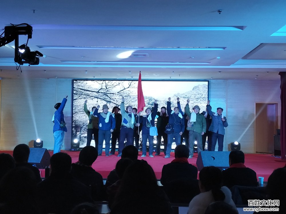 林州石板巖鎮農民春晚唱響太行山