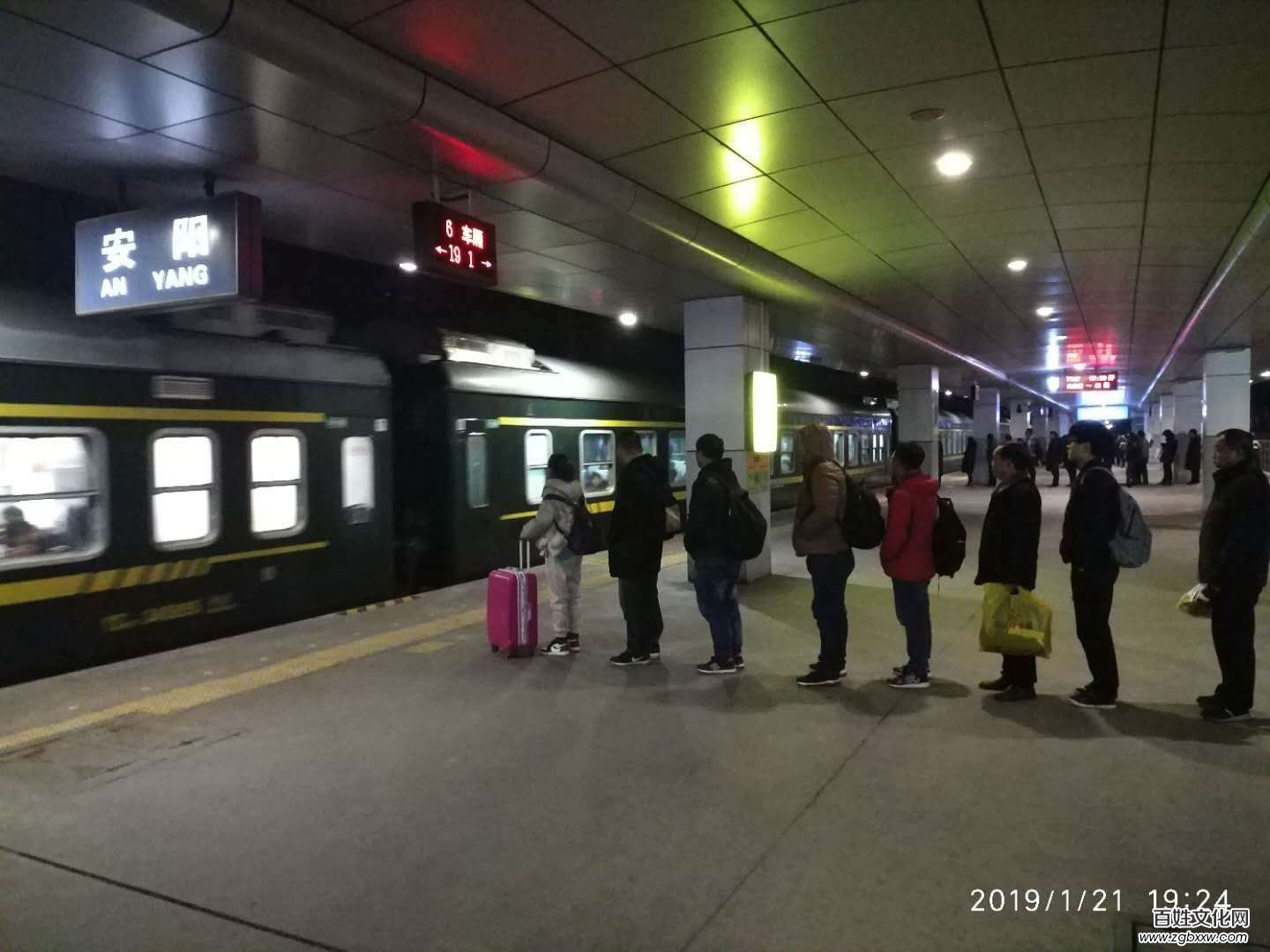 安陽火車站首創普速車站站臺電子車廂標
