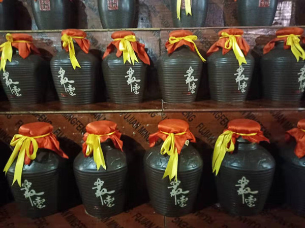 媒企“牽手”共慶第二十個中國記者節 ——記者采風團走進邯鄲市肥鄉區叢臺酒苑