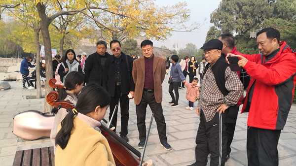 媒企“牽手”共慶第二十個中國記者節 ——記者采風團走進邯鄲市肥鄉區叢臺酒苑