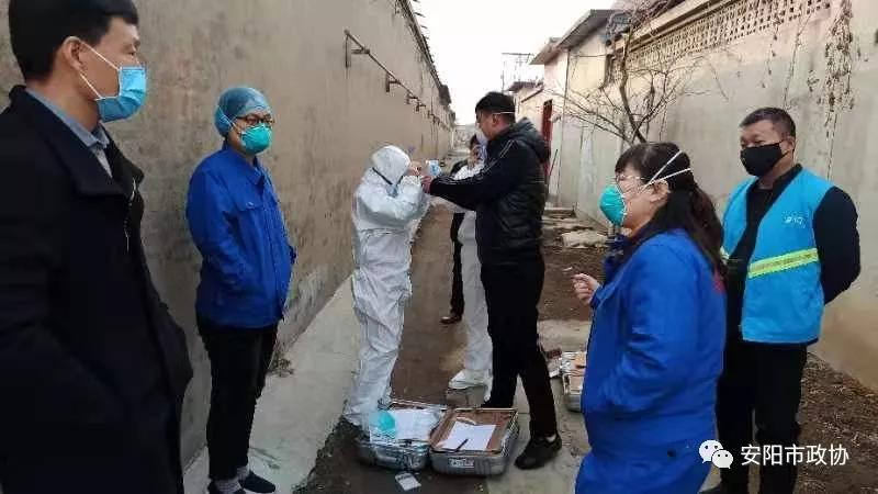 安陽民建會員勝桂紅在疫情防控中的最美身影