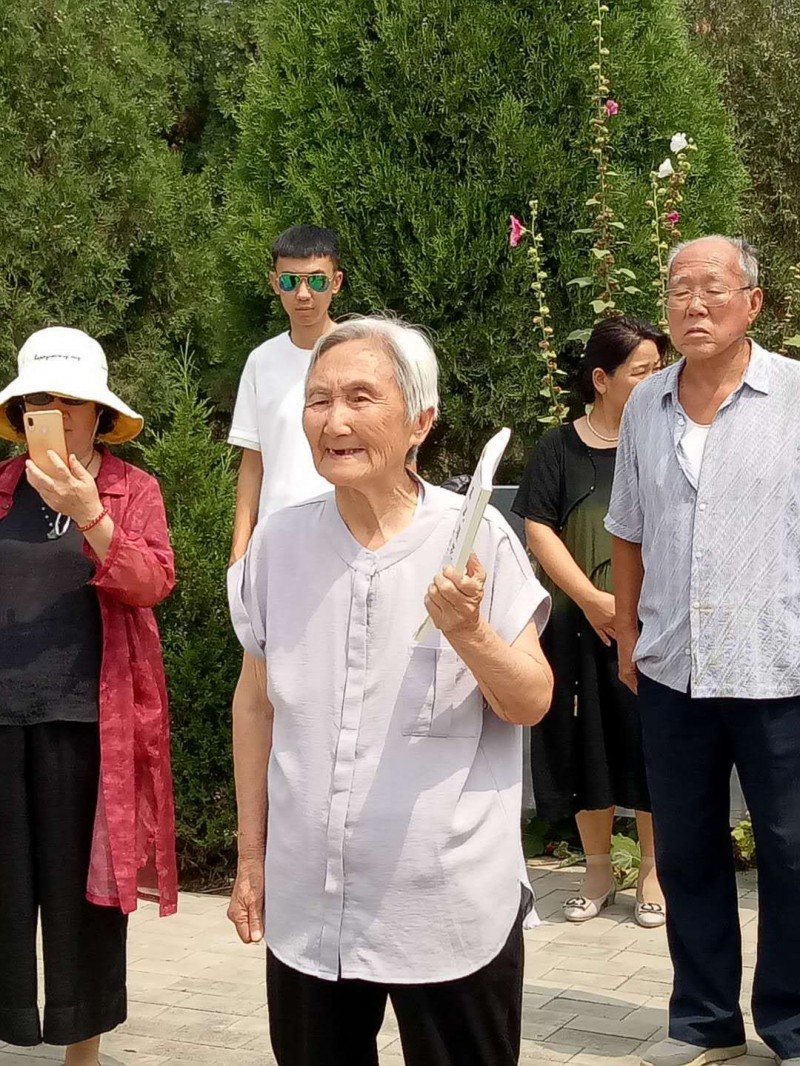 于半丁追思會暨《春泥護花——憶半丁》首發式在安陽舉行