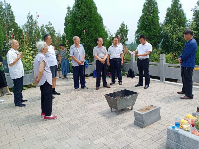 于半丁追思會暨《春泥護花——憶半丁》首發式在安陽舉行