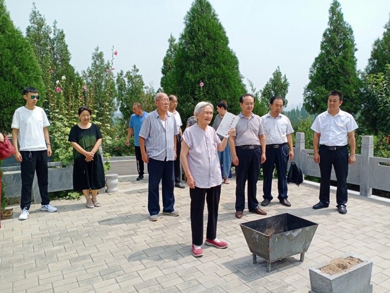 于半丁追思會暨《春泥護花——憶半丁》首發式在安陽舉行