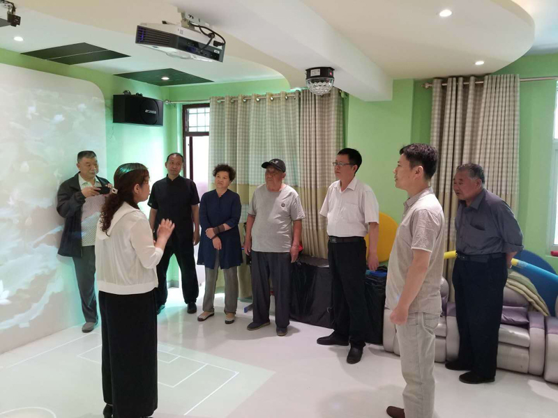 民建安陽市第二支部到市育敏學校進行慰問