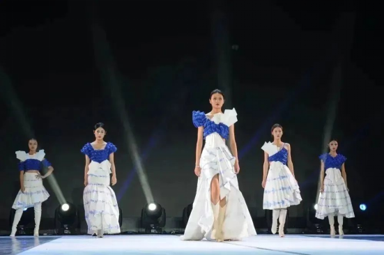 內蒙古藝術學院設計學院成功舉辦2023屆畢業生服裝設計作品展演活動 內蒙古藝術學院設計學院成功舉辦2023屆畢業生服裝設計作品展演活動