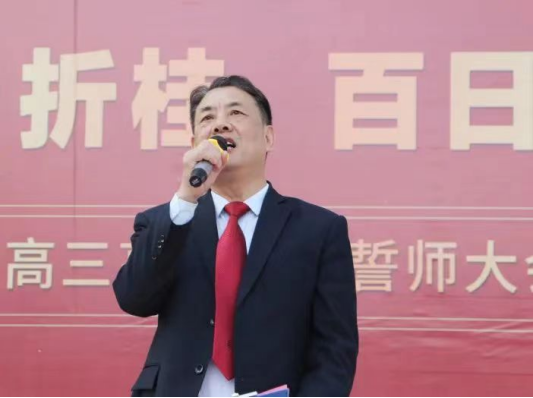 柴時鐘:校長教育思想對學校的發(fā)展至關重要 柴時鐘:校長教育思想對學校的發(fā)展至關重要