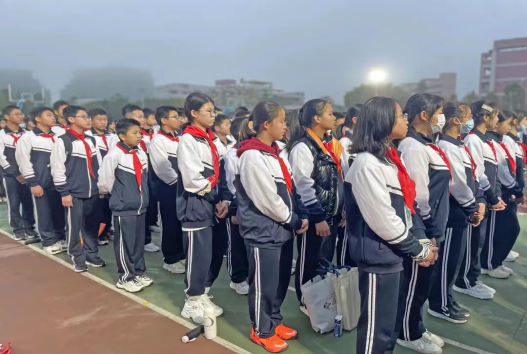 柴時鐘:校長教育思想對學校的發(fā)展至關重要 柴時鐘:校長教育思想對學校的發(fā)展至關重要