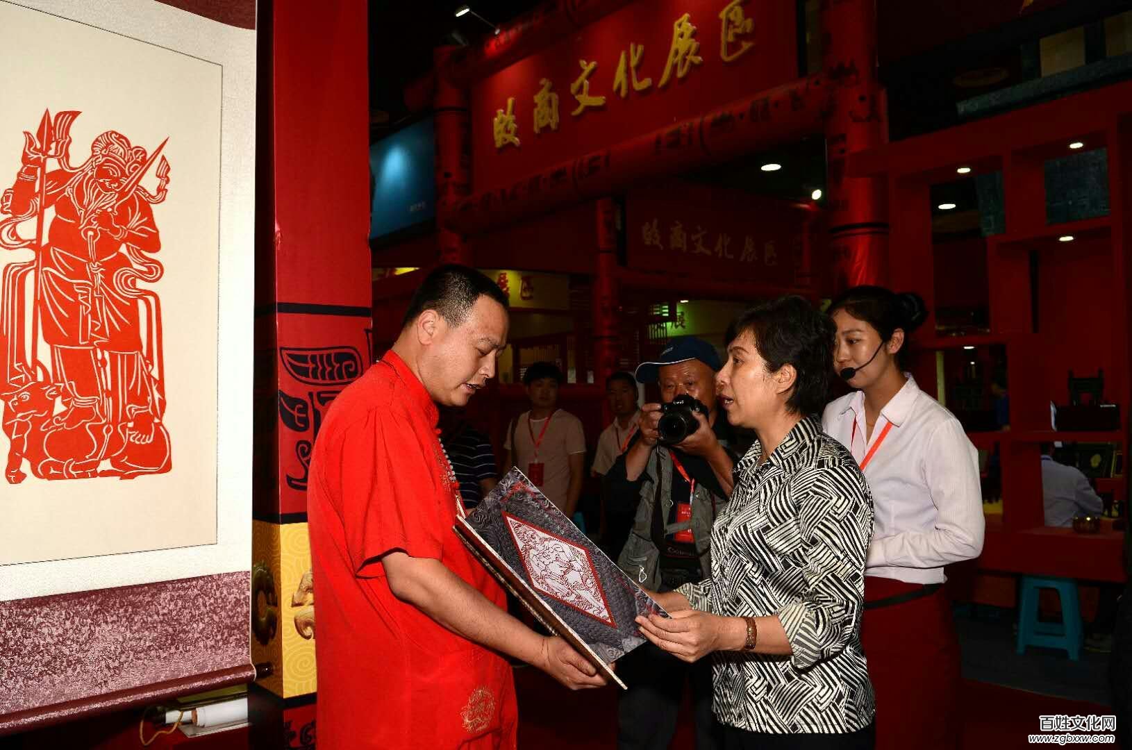 紙雕藝術(shù)家劉喜成亮相中國航空節(jié)