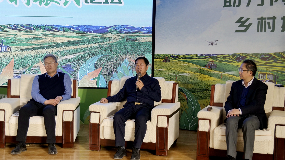 碳?xì)淇萍佳芯吭涸洪L高光林出席內(nèi)蒙古2023智慧鏈和鄉(xiāng)村振興論壇