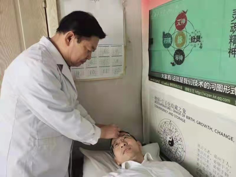 張崇素:醫術高邈 以效為先 張崇素:醫術高邈 以效為先
