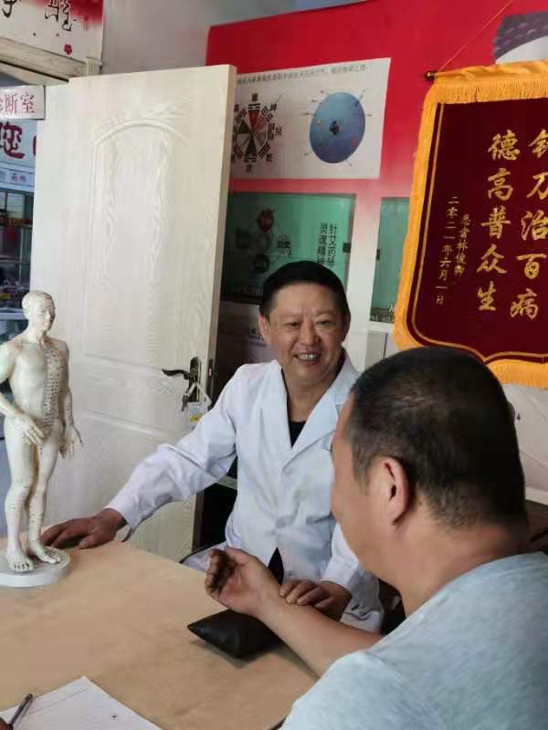 張崇素:醫術高邈 以效為先 張崇素:醫術高邈 以效為先