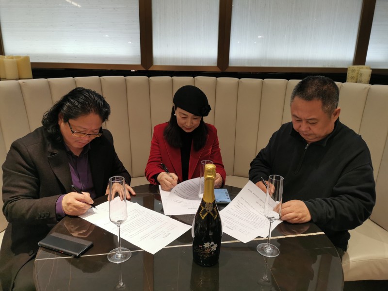 好萊塢中國(guó)打造“世界百?gòu)?qiáng)名人藝術(shù)家影像拍攝工程＂今天正式簽約