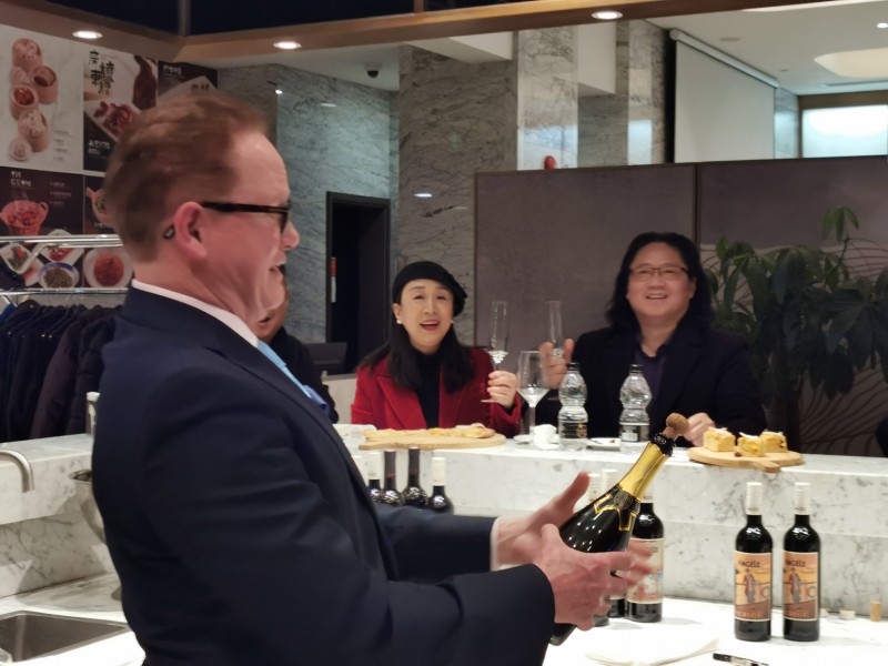好萊塢中國(guó)打造“世界百?gòu)?qiáng)名人藝術(shù)家影像拍攝工程＂今天正式簽約
