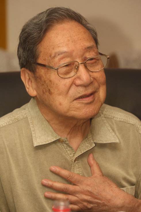 九十六歲高齡的詩壇泰斗賀敬之電話祝賀“王德祥詩歌創作60周年研討會”5月25日在天橋街道黨群活動中心舉行