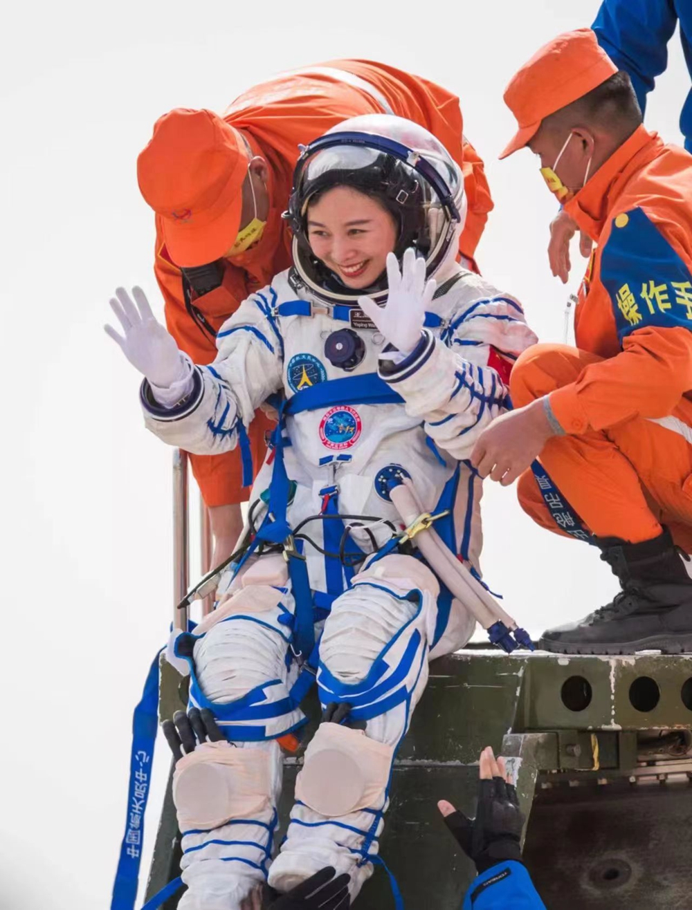 醉美童聲 唱響星辰大海——王亞平女兒趙蕓熙演唱《摘星星的媽媽回來了》